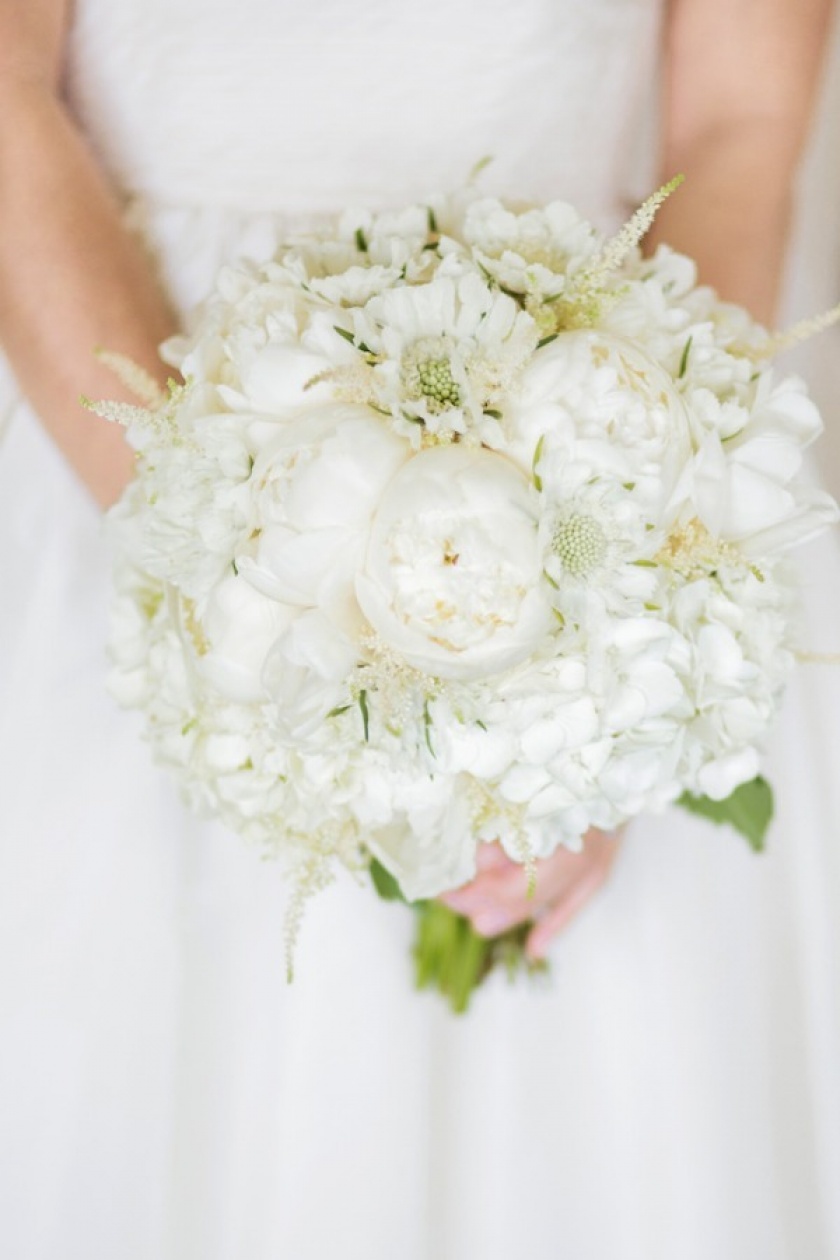 Свадебный букет невесты нежный белый